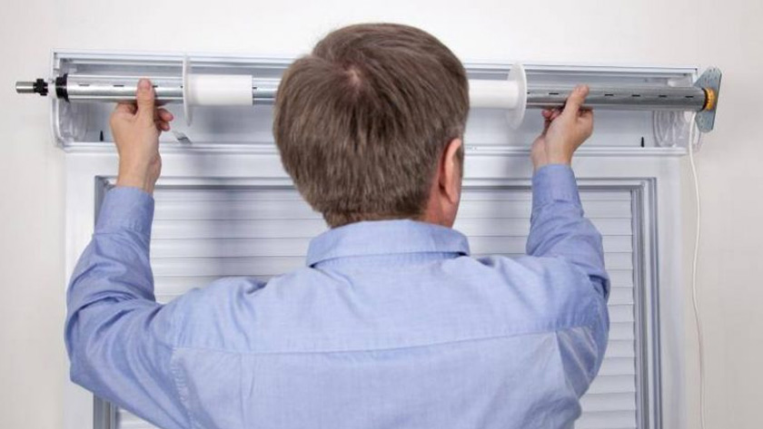 Comment remonter manuellement un volet roulant électrique bloqué
