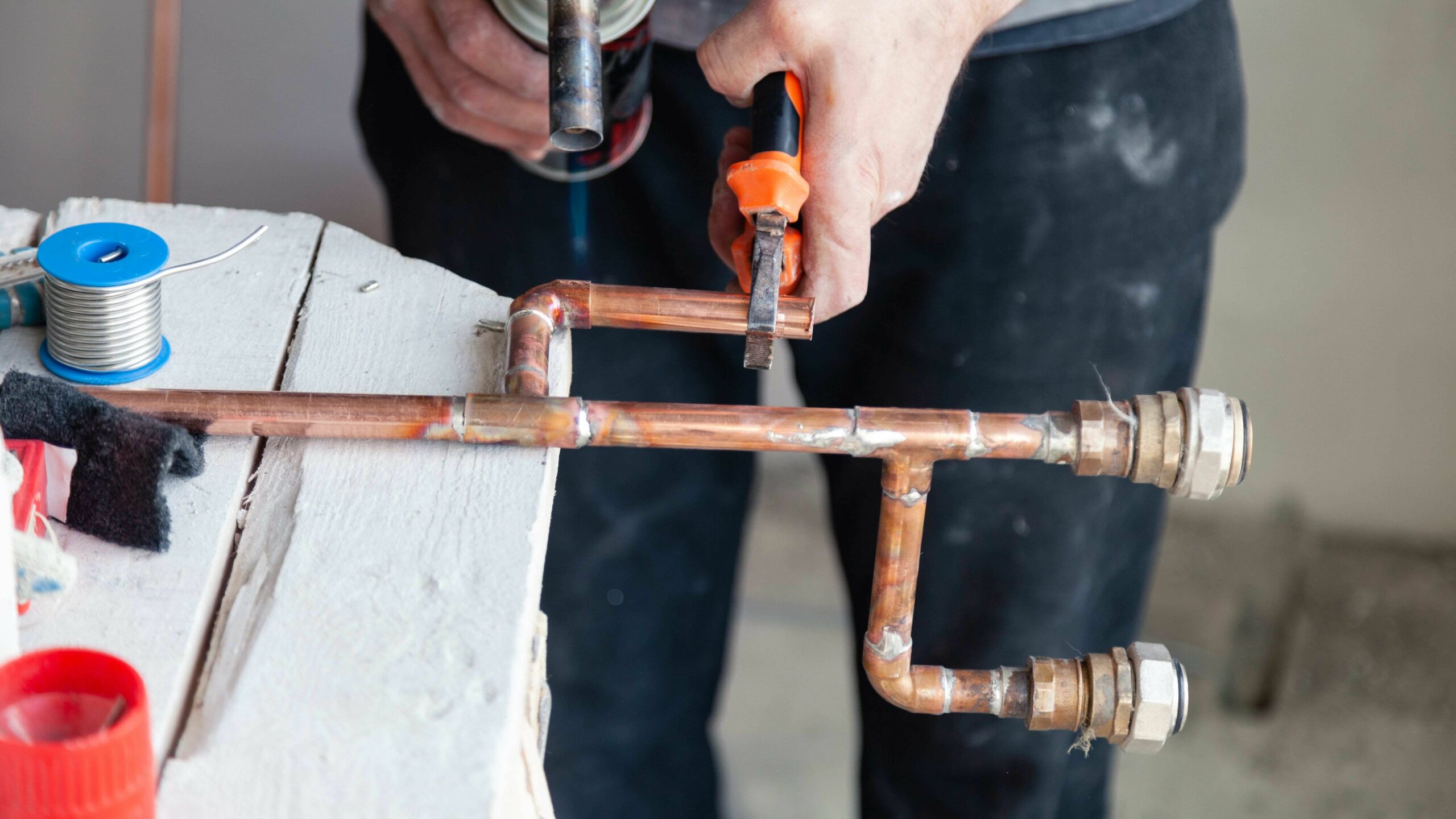 Réparation de tuyauterie en cuivre et raccordement sanitaire à Bruxelles